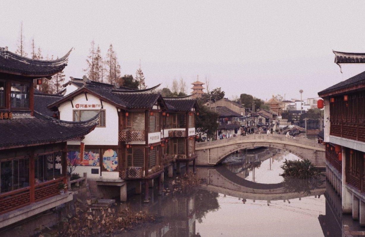 请出示文件
